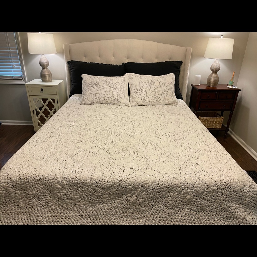 Pottery Barn Contrast Floral Quilt and shams.